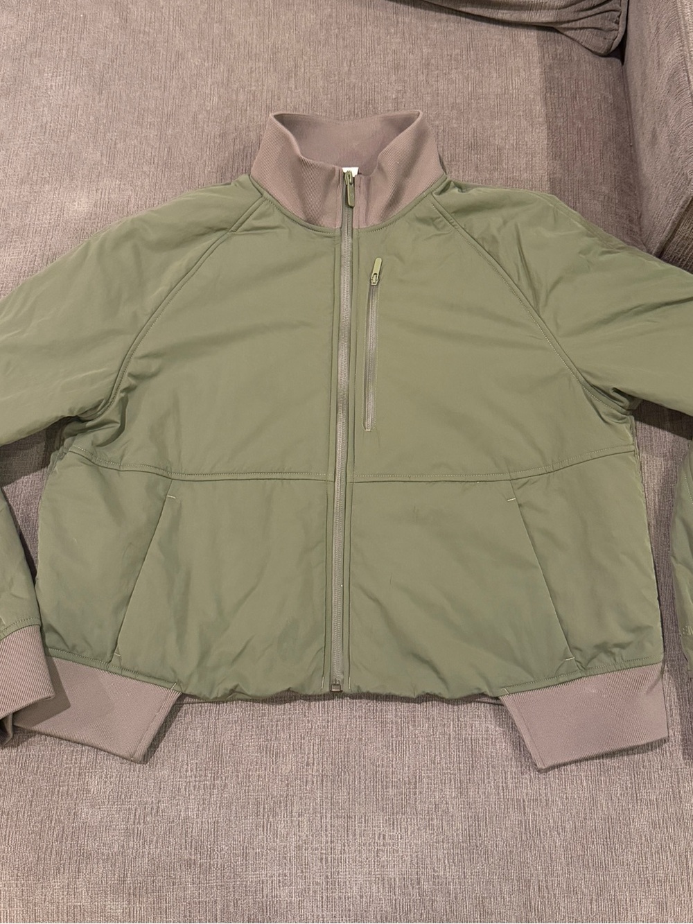 Lululemon Short Insulated Bomber Jacket Medium Olive sz 6 Womens